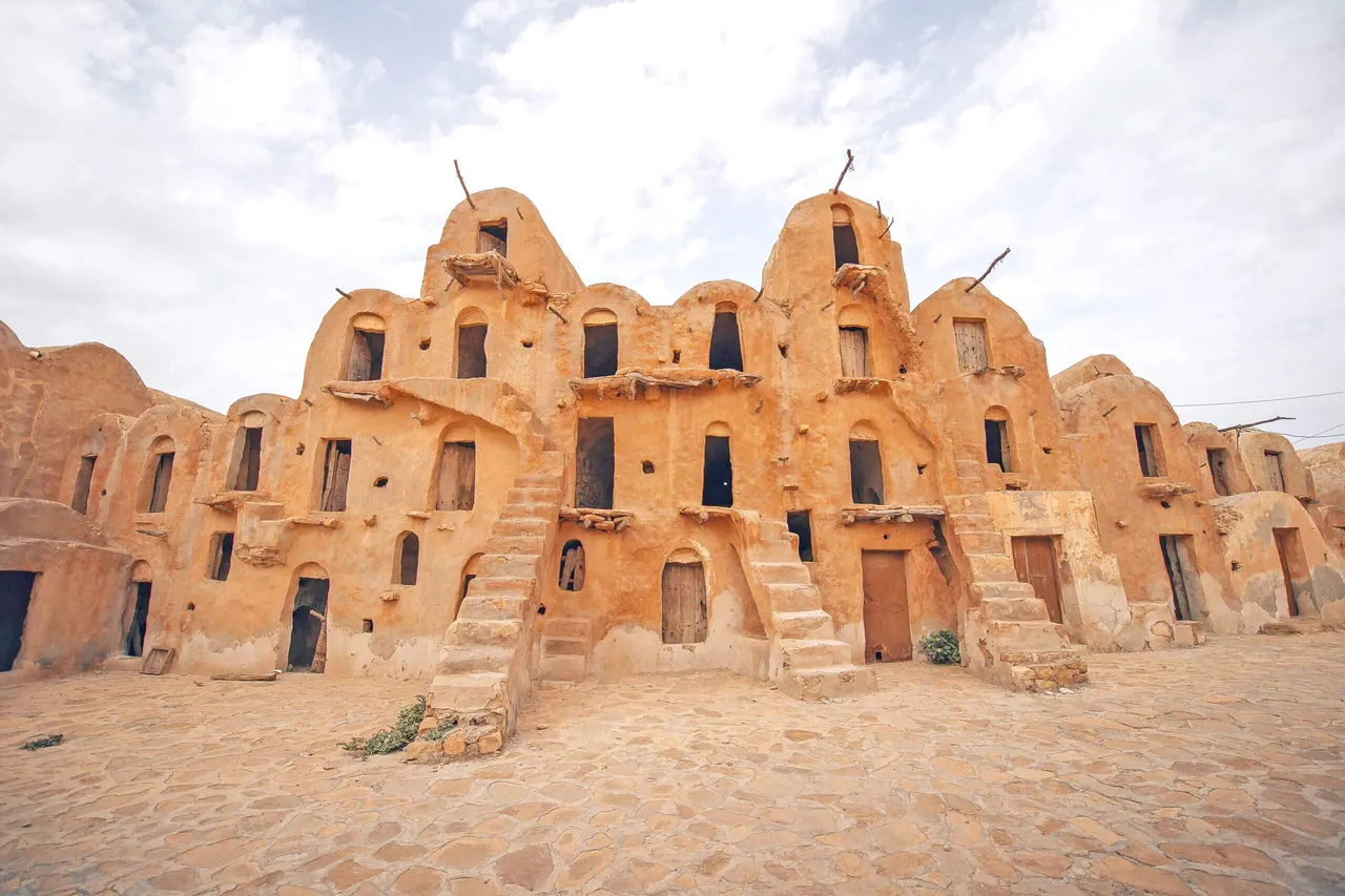 Ürküt, korkut, yönet! Kâhine