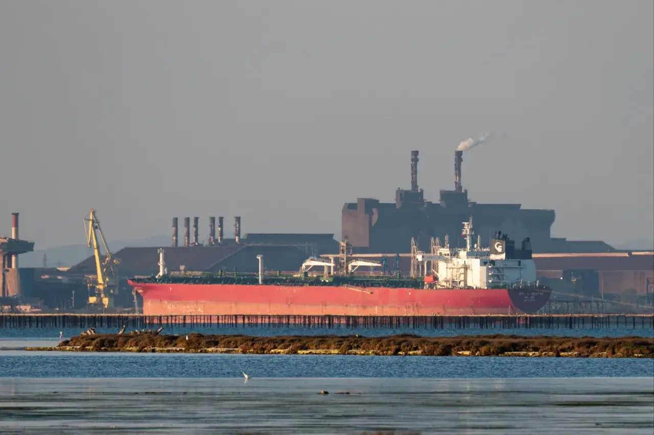 Washington’dan sürpriz karar: İran petrolünün satışına geçici olarak izin verildi