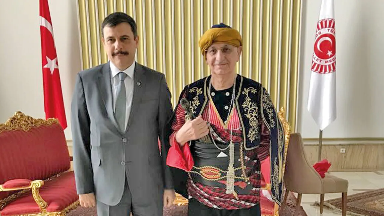 Çiftçi, eski Meclis Başkanı  İsmail Kahraman ile birlikte