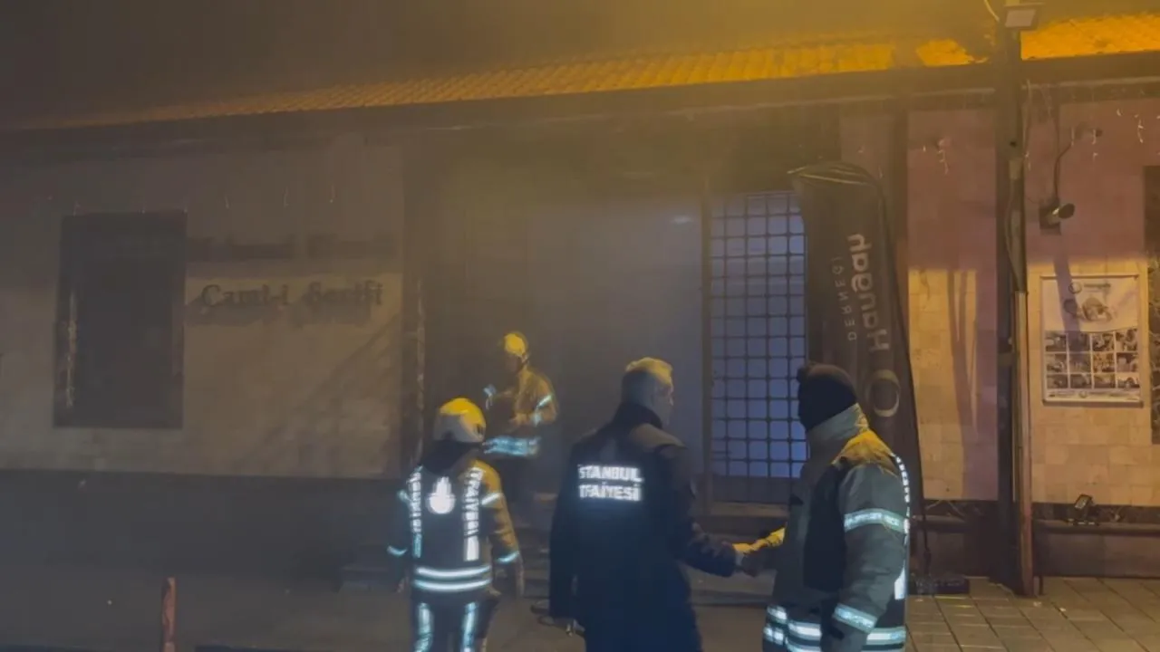Beykoz'da Mahmud Efendi Camii'nde yangın çıktı