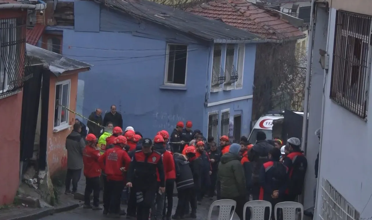 "Bomba patladı sandık!" Fatih'te 2 binayı enkaza çeviren faciada mahalleli dehşeti anlattı