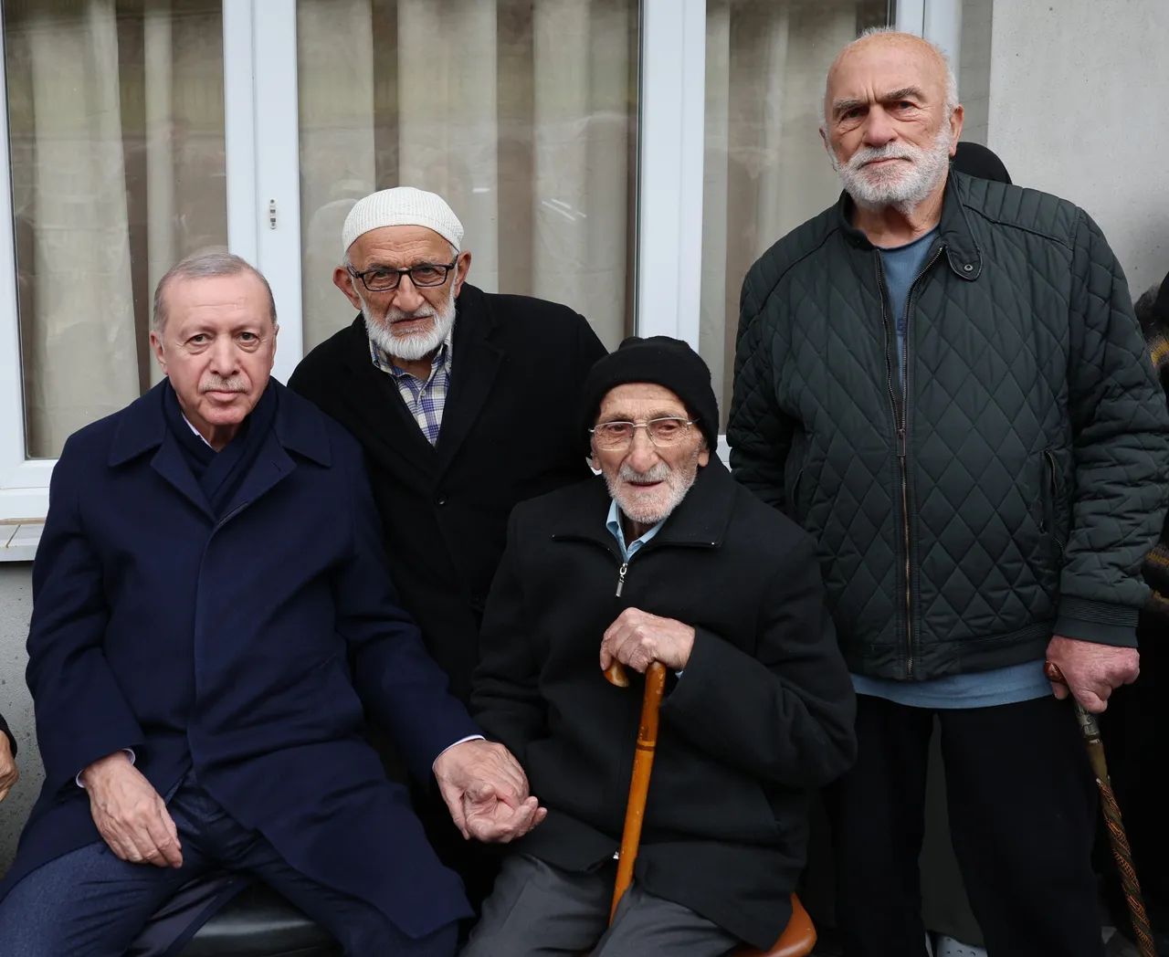 Cumhurbaşkanı Erdoğan, memleketi Rize'de komşularıyla bayramlaştı