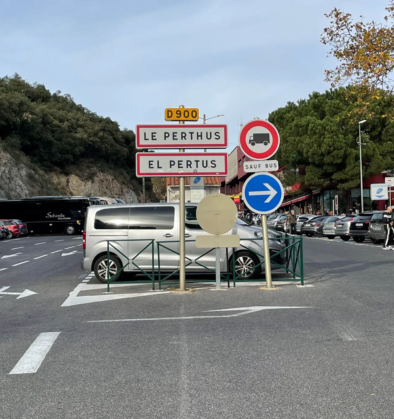 Dünyanın en ilginç noktası! Bu parkta yürürken farkında olmadan 3 ülke geçiyorsunuz