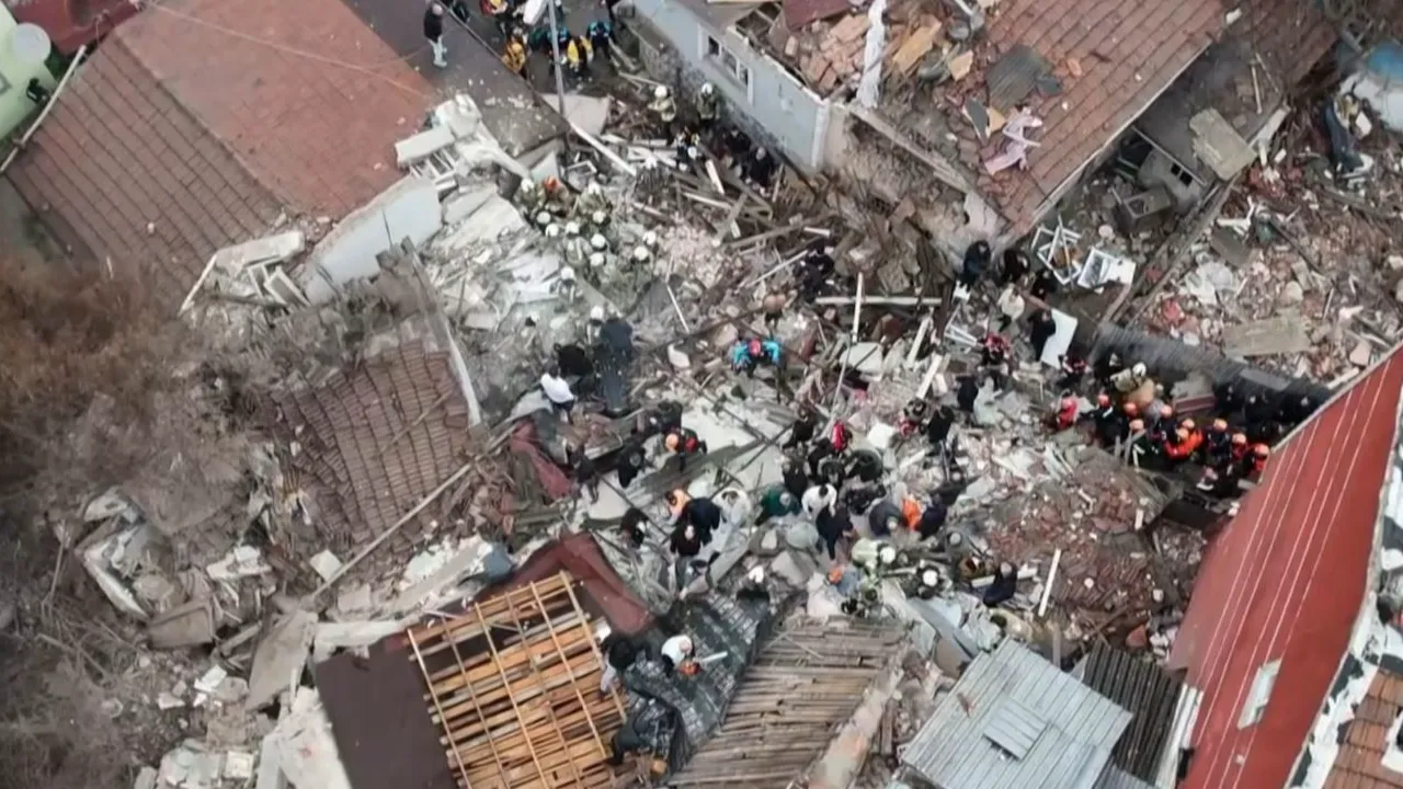 Fatih'te bina neden çöktü, ölü veya yaralı var mı? Son dakika gelişmesi takip ediliyor