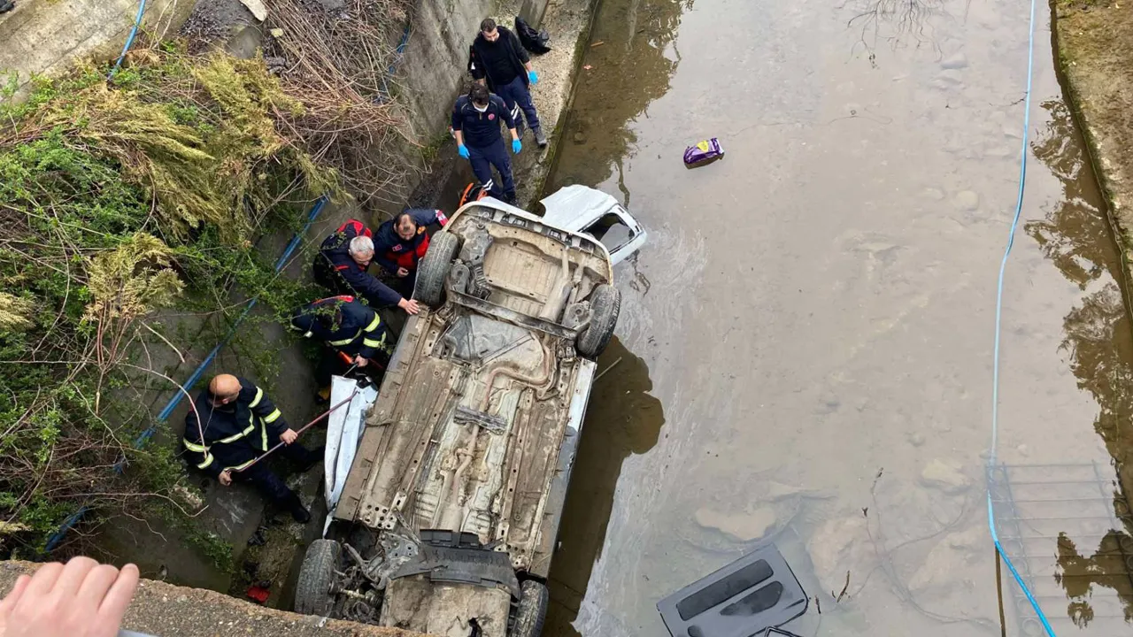 Giresun'da dereye devrilen araçta can pazarı! 3 kişi öldü