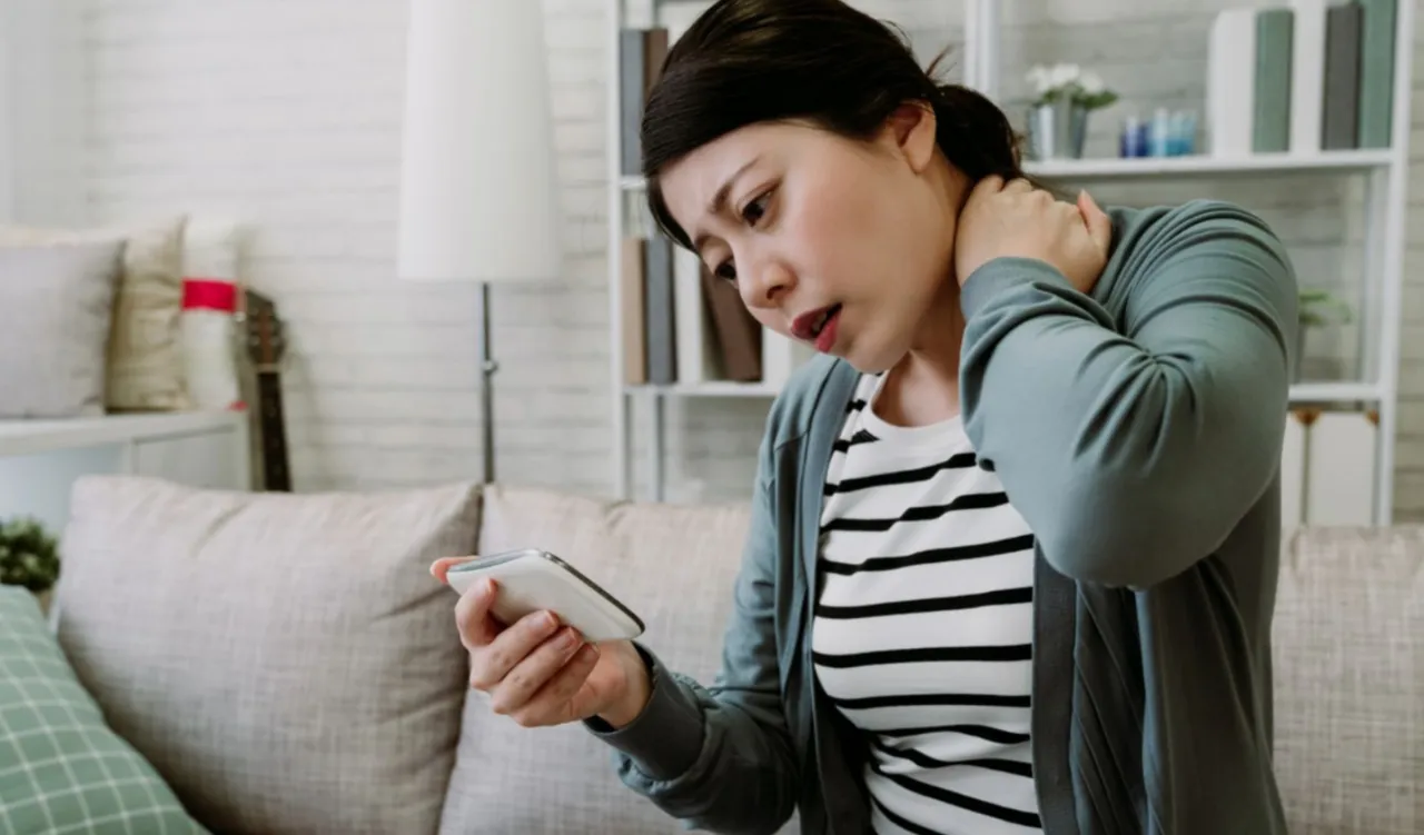 Güzelliğin gizli katili: Mavi ışık! Günde 6 saat telefon bakmak erken yaşlandırıyor