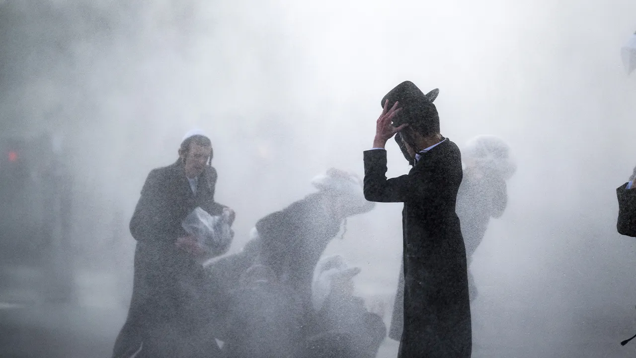 İsrail sokakları karıştı... Haredi Yahudileri polisle çatıştı