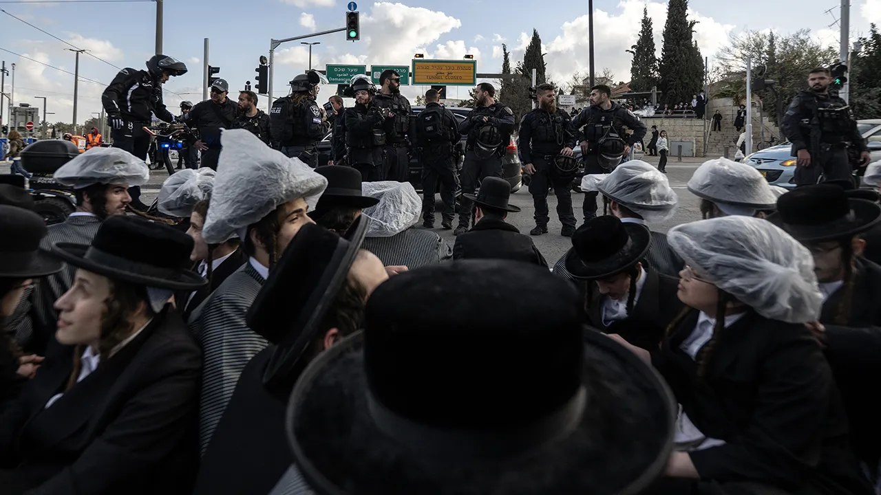 İsrail sokakları karıştı... Haredi Yahudileri polisle çatıştı