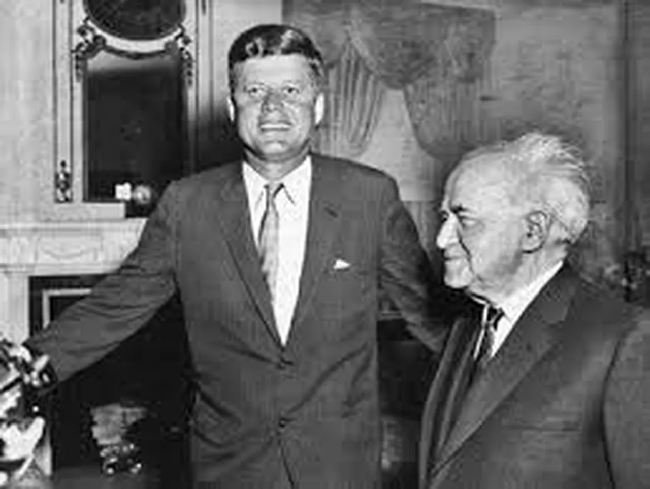 Katolik Kennedy, İsrail’in nükleer programına karşı çıkar, suikasta uğrar.