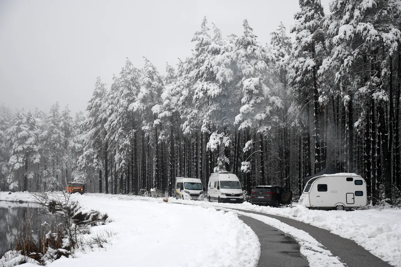 Martta kar bereketi! Bahar bayramında ülke beyaza büründü