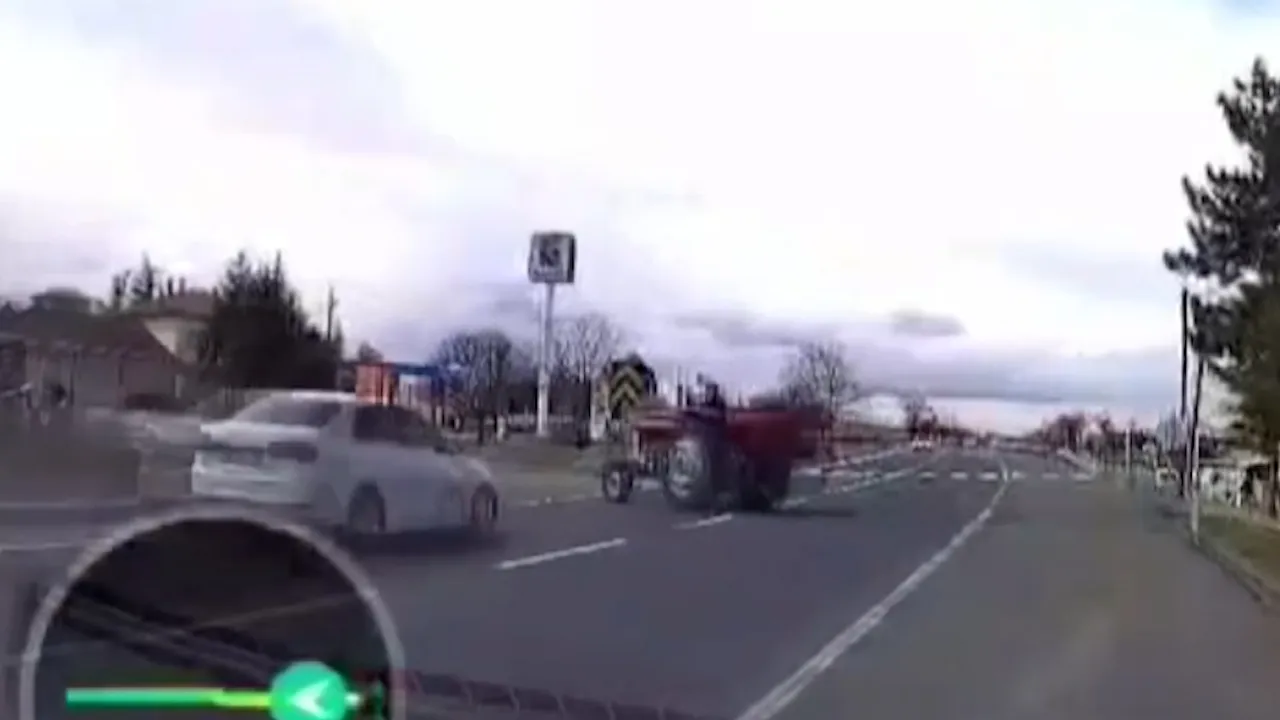 Nevşehir'de otomobil ile traktör çarpıştı! Kaza anı araç kamerasında