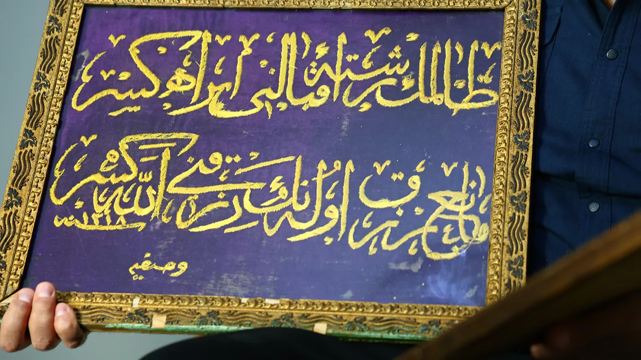 Osmanlı kadınlarının altın sırma işlemeleri ortaya çıktı! Asırlık levhada ibret dolu mesaj