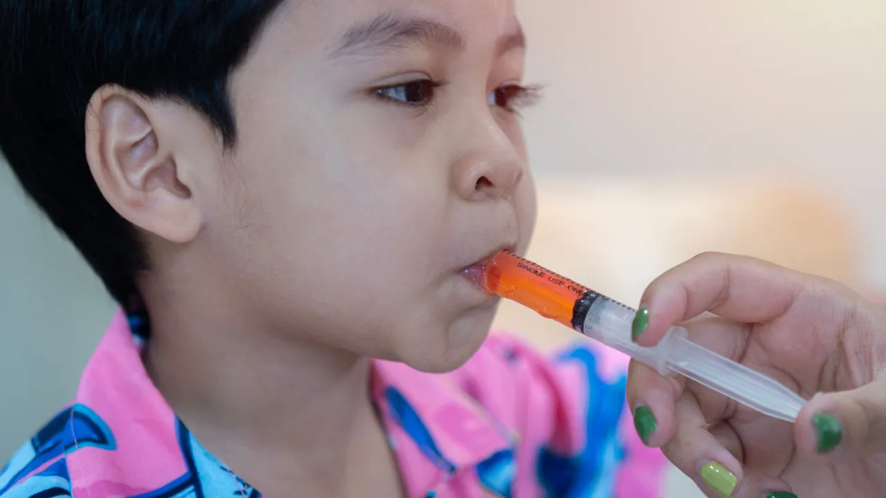 90 bin şişe çocuk ateş düşürücüsü toplatılıyor: İçinde yabancı madde çıktı 