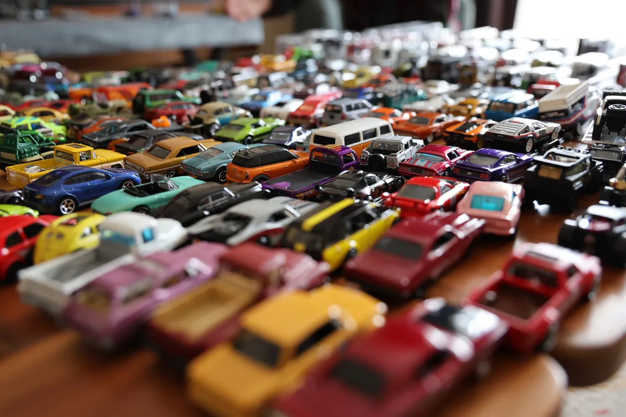 Aldığı hediye ilham oldu! Öğretmenden şaşırtan koleksiyon, 16 yılda bin 500 tane topladı