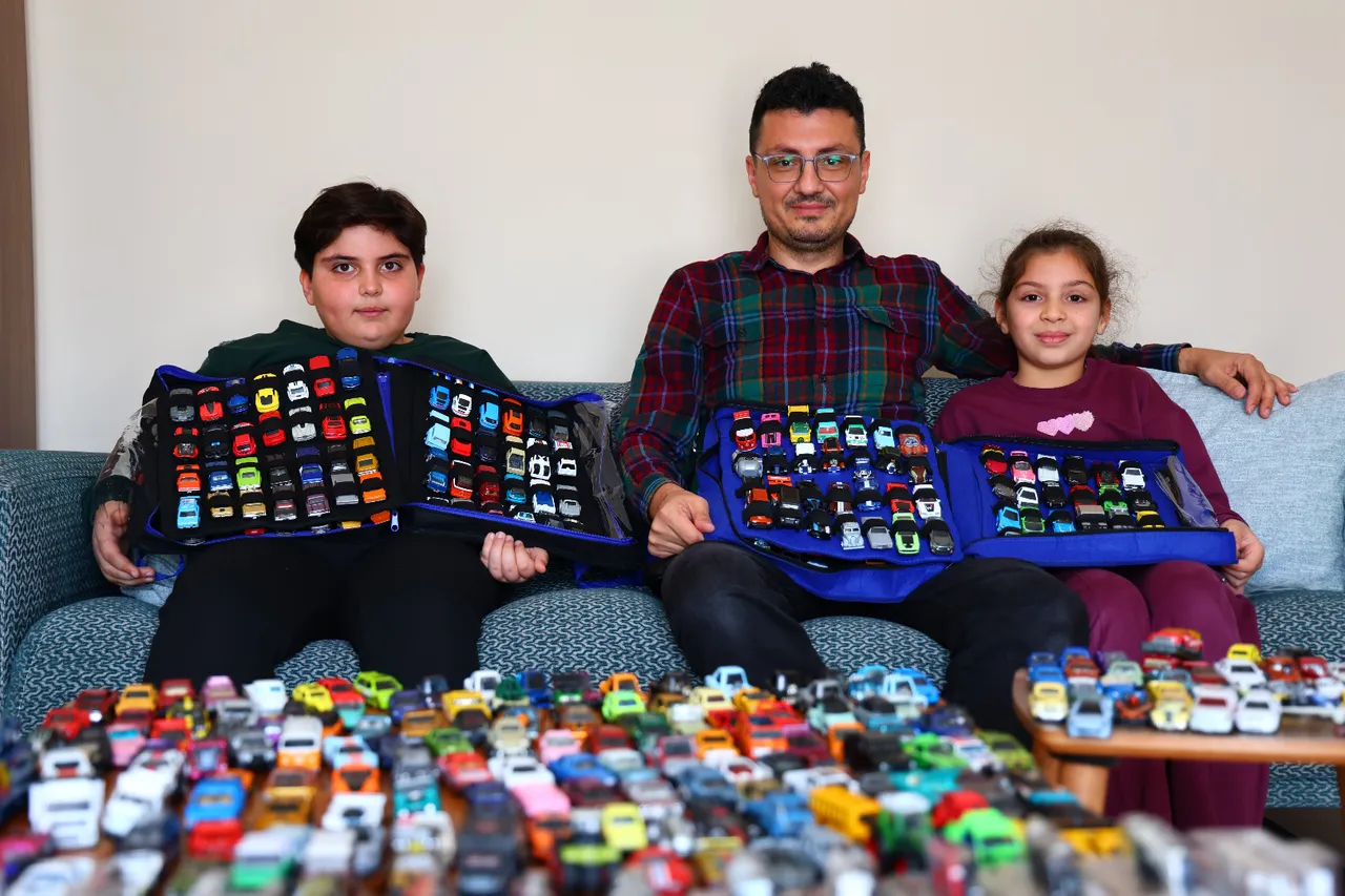 Aldığı hediye ilham oldu! Öğretmenden şaşırtan koleksiyon, 16 yılda bin 500 tane topladı