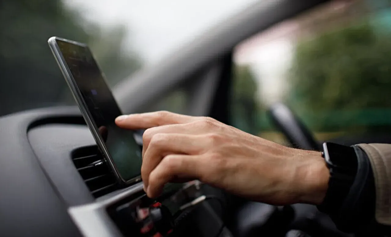 Araç içinde 'telefon tutucu ve koku yasaklandı' iddiası! Resmi açıklama geldi