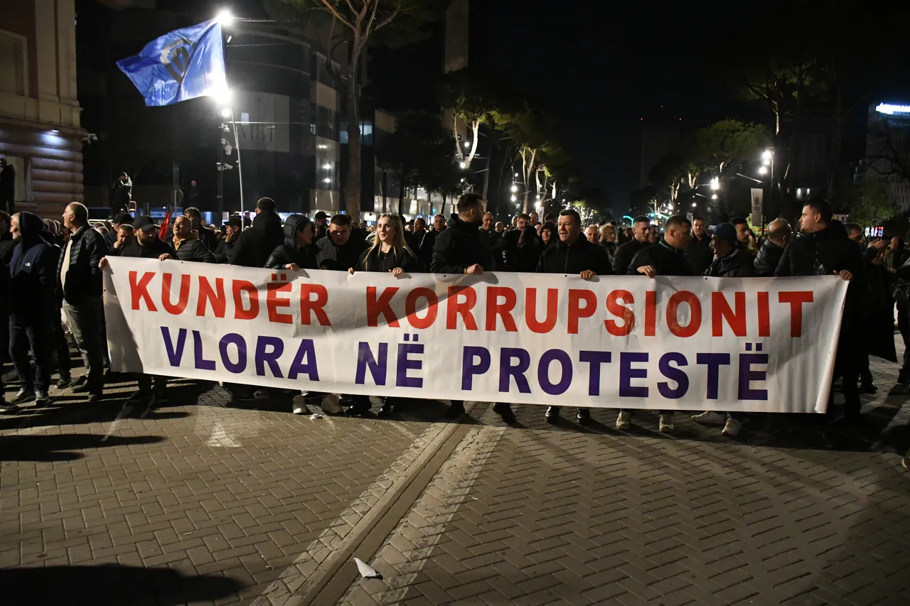 Arnavutlukta hükümet karşıtı protestolar şiddetlendi! Sokaklar taştı, Başbakanlık binası ateşe verildi