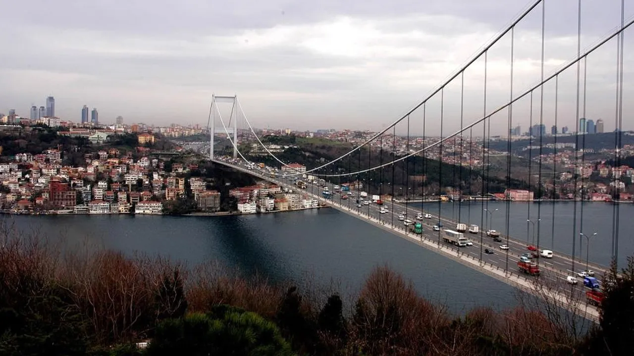 Bayramda otoyol ve köprülerden 12 milyondan fazla araç geçti