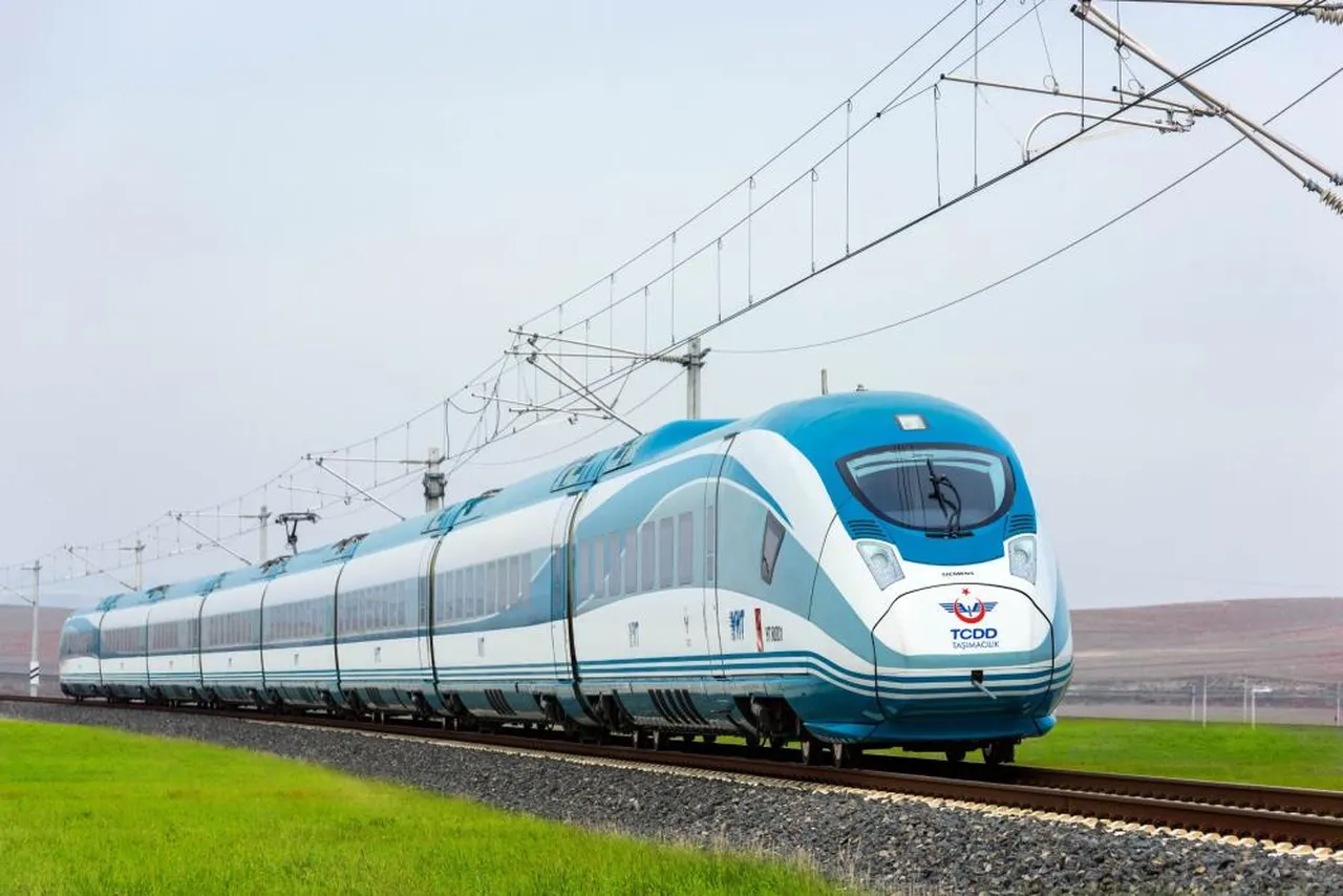 Bayramda otoyol ve köprülerden 12 milyondan fazla araç geçti