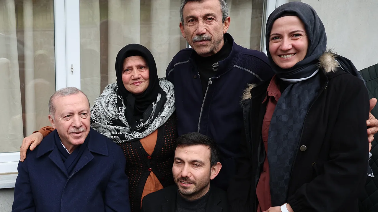 Cumhurbaşkanı Erdoğan bayramın son gününde komşuları ile buluştu