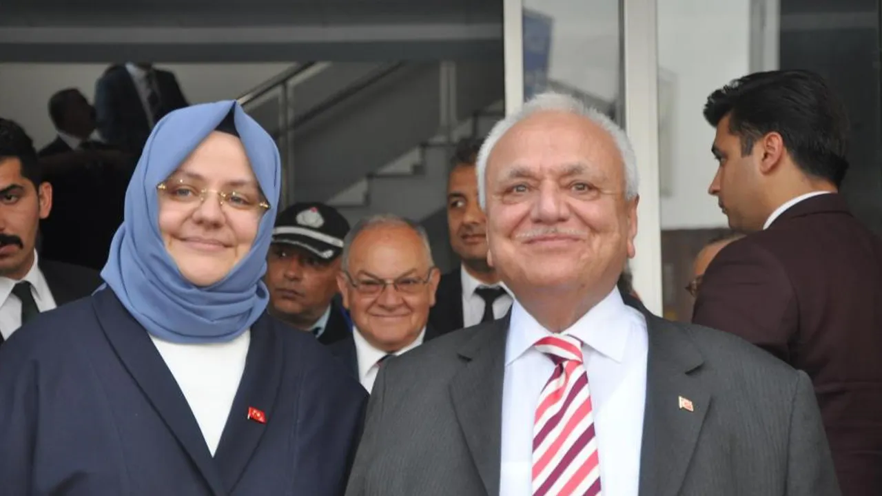 Eskişehir'de zincirleme kaza: Eski bakanlar Atilla Koç ve Zehra Zümrüt Selçuk yaralandı!