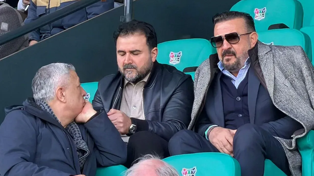 Fenerbahçe'de Futbol Şube Sorumlusu Ertan Torunoğulları (Sağda)