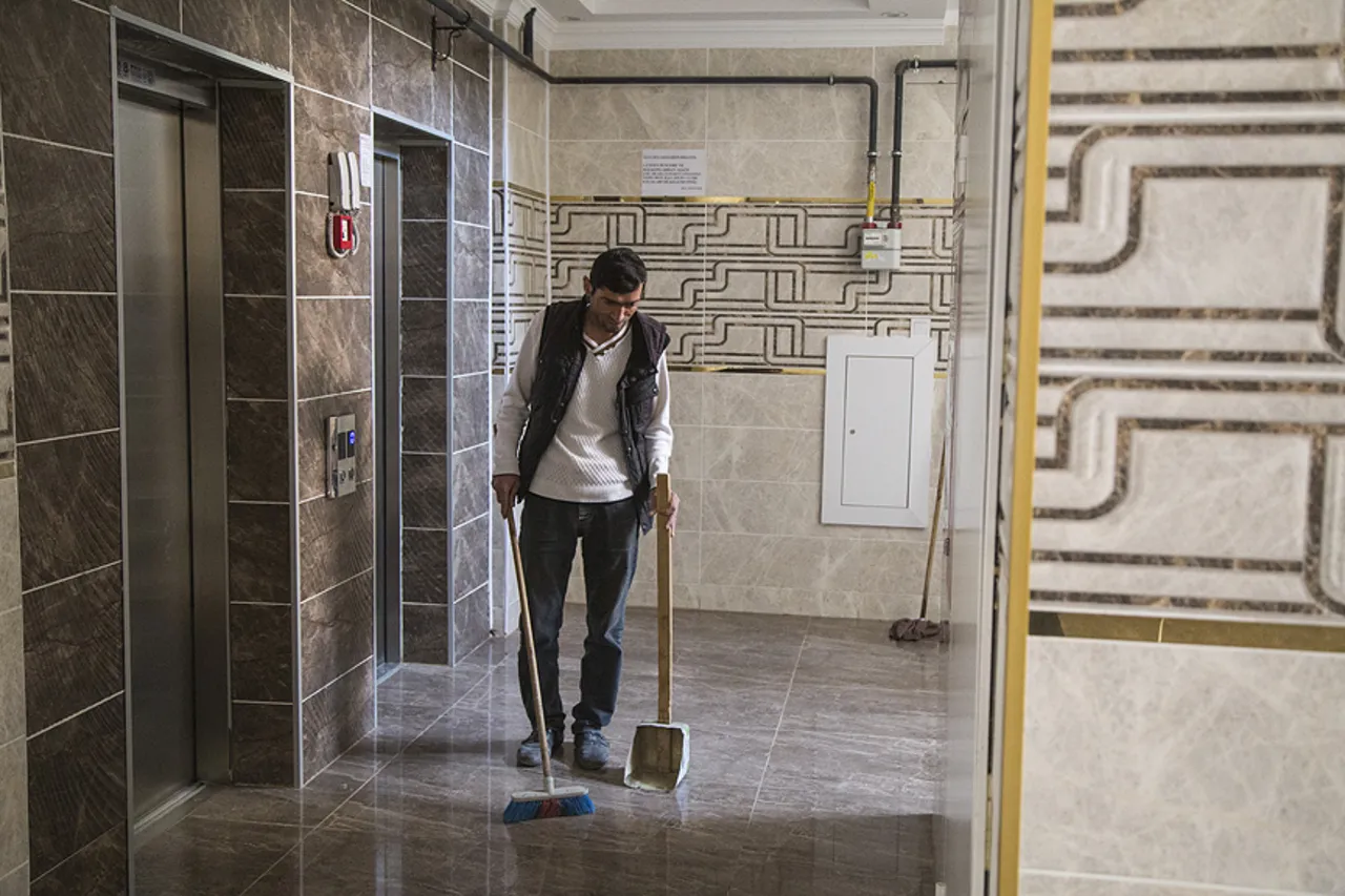 Günde 2 saat çalışan kapıcıya 30 gün prim yok: Apartmanlarda 