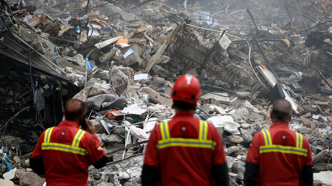 İran’dan Trump’a ret, İsrail’den Tahran’a füze: Devrim Muhafızlarının ana karargahını vurdular