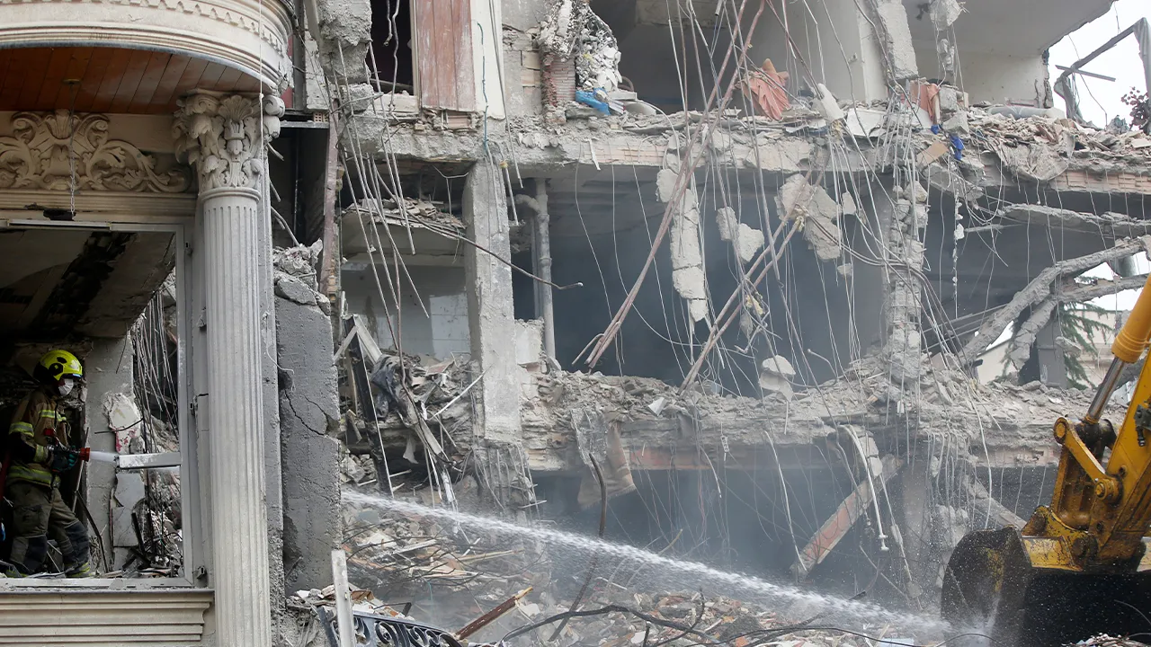 İran’dan Trump’a ret, İsrail’den Tahran’a füze: Devrim Muhafızlarının ana karargahını vurdular