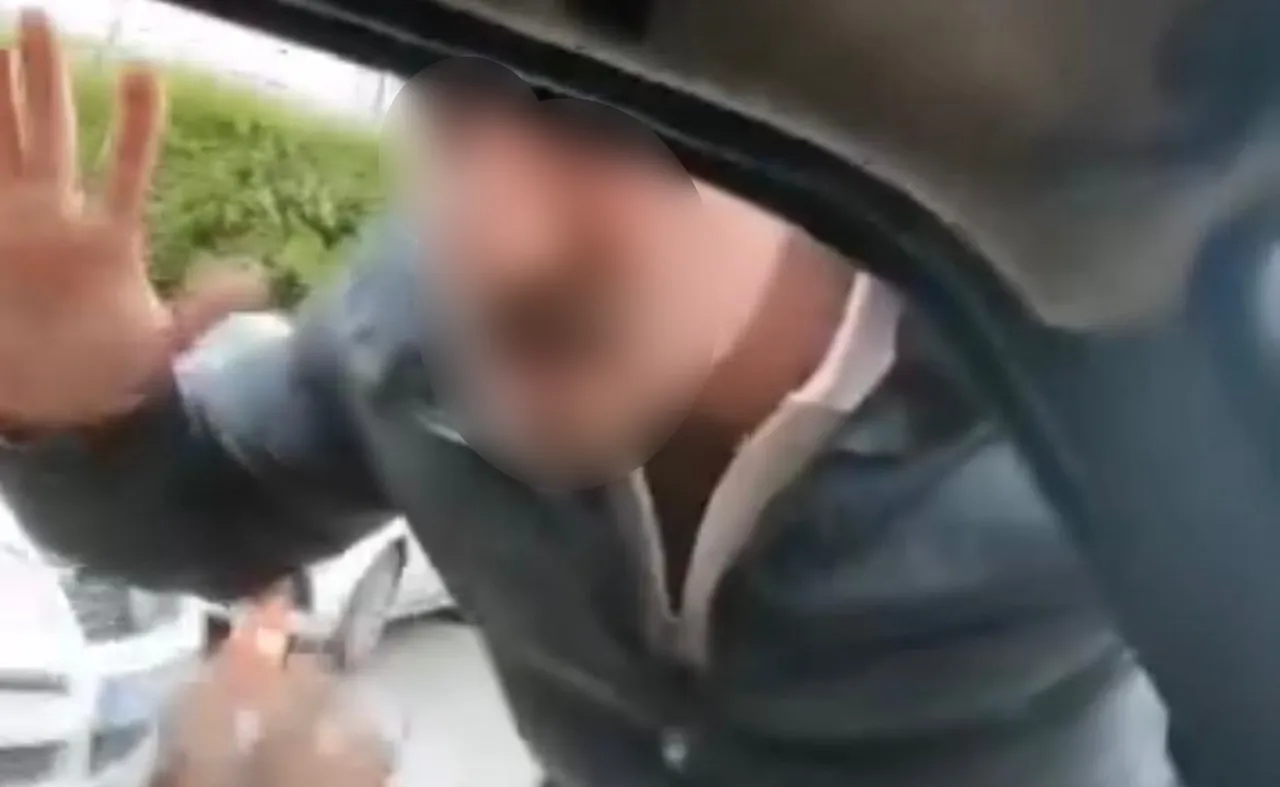 İzmir'de korku dolu anlar! Hem saldırdı hem de telefonu almaya çalıştı