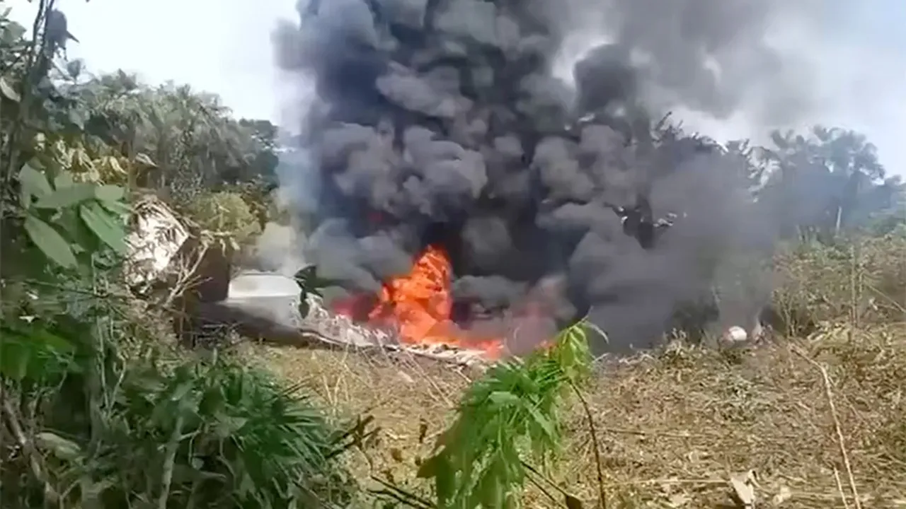 Kolombiya'da askeri uçak düştü! Onlarca kişiyi taşıyordu