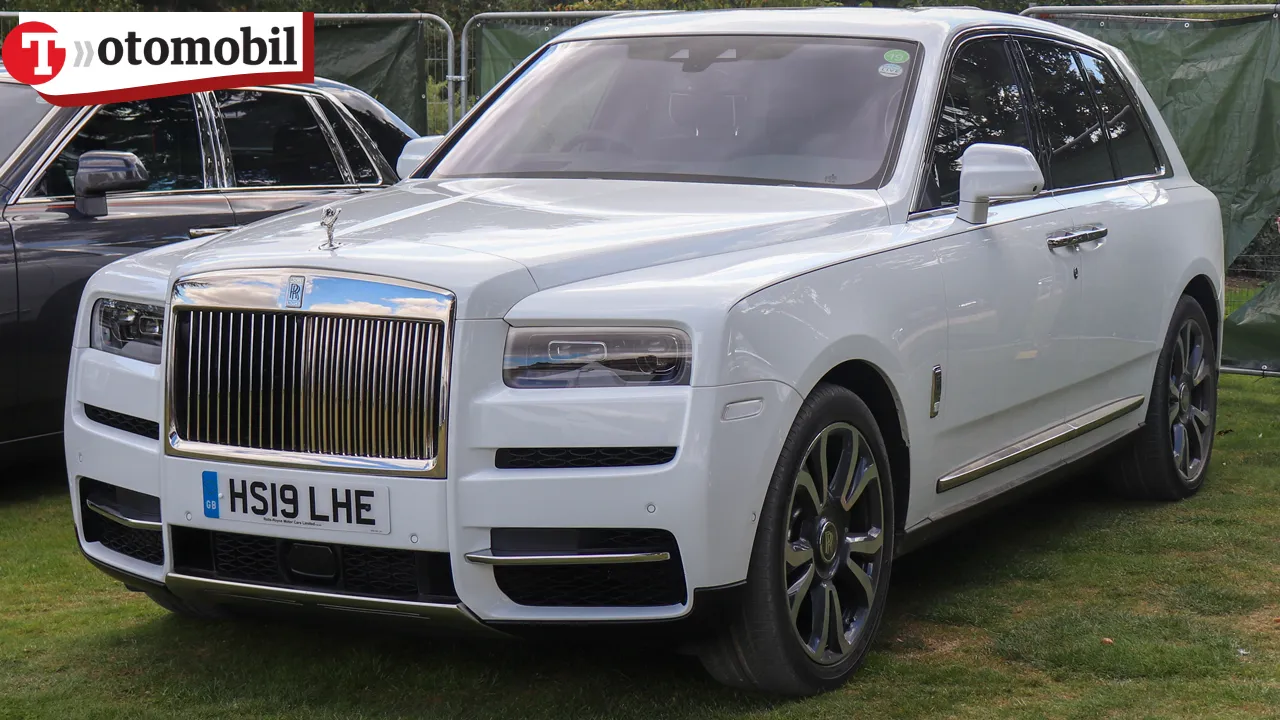 Lüksün zirvesinde 'gevşek vida' alarmı: Rolls-Royce’tan Cullinan sahiplerine 'Arka koltuğu kullanmayın' uyarısı