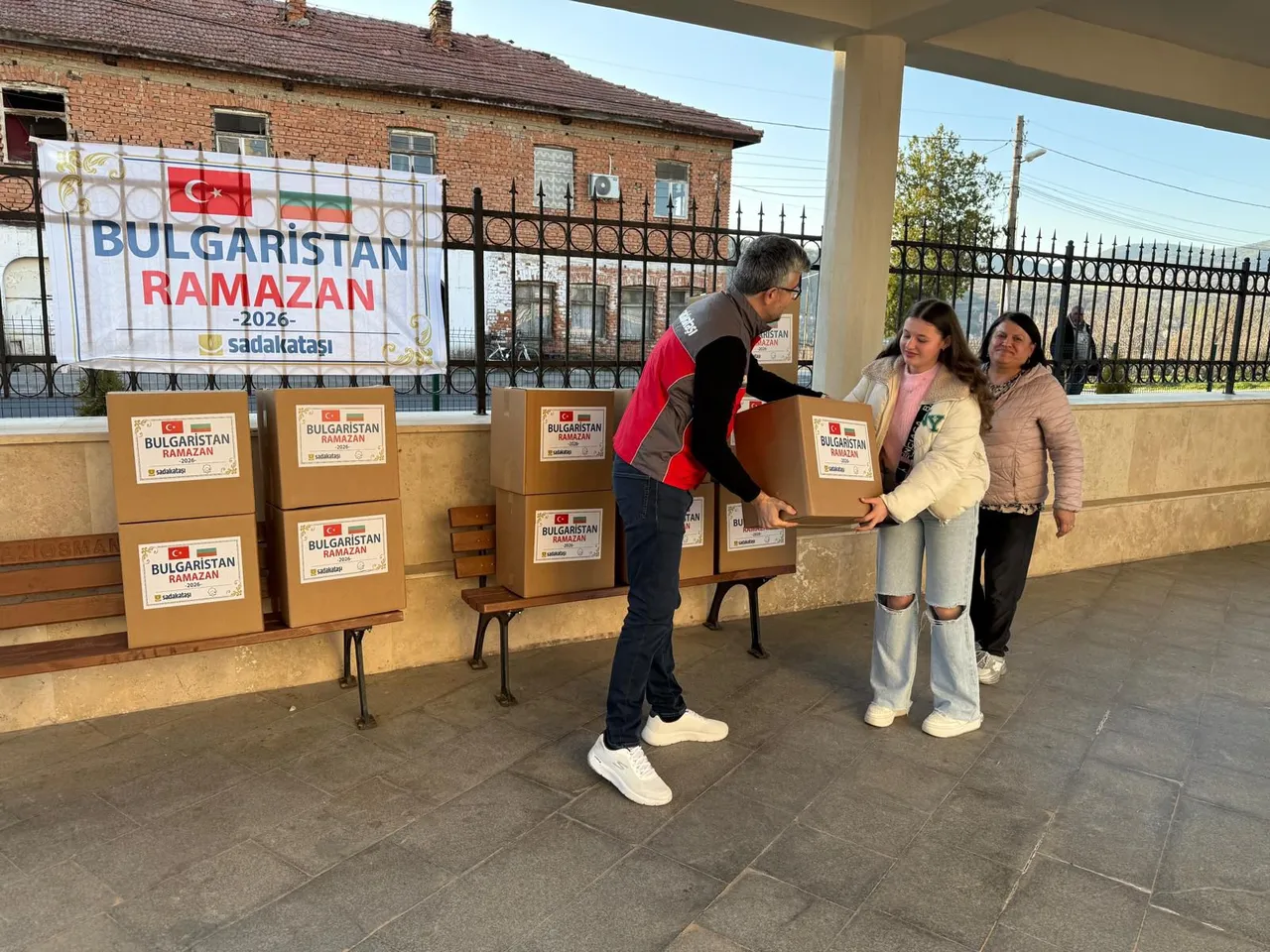 Sadakataşı 30 ülkeye Ramazan yardımı ulaştırdı