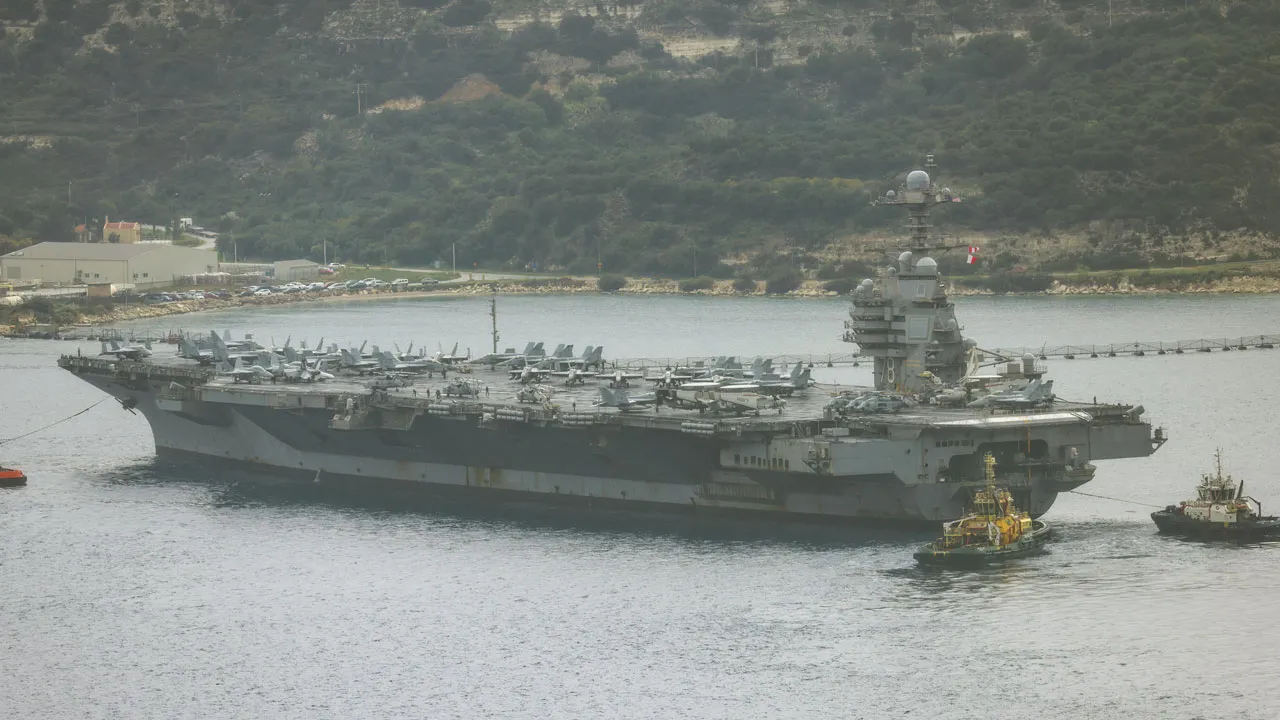 Yangın sonrası ilk kez görüntülendi! USS Gerald R. Ford uçak gemisi Girit Adası'nda