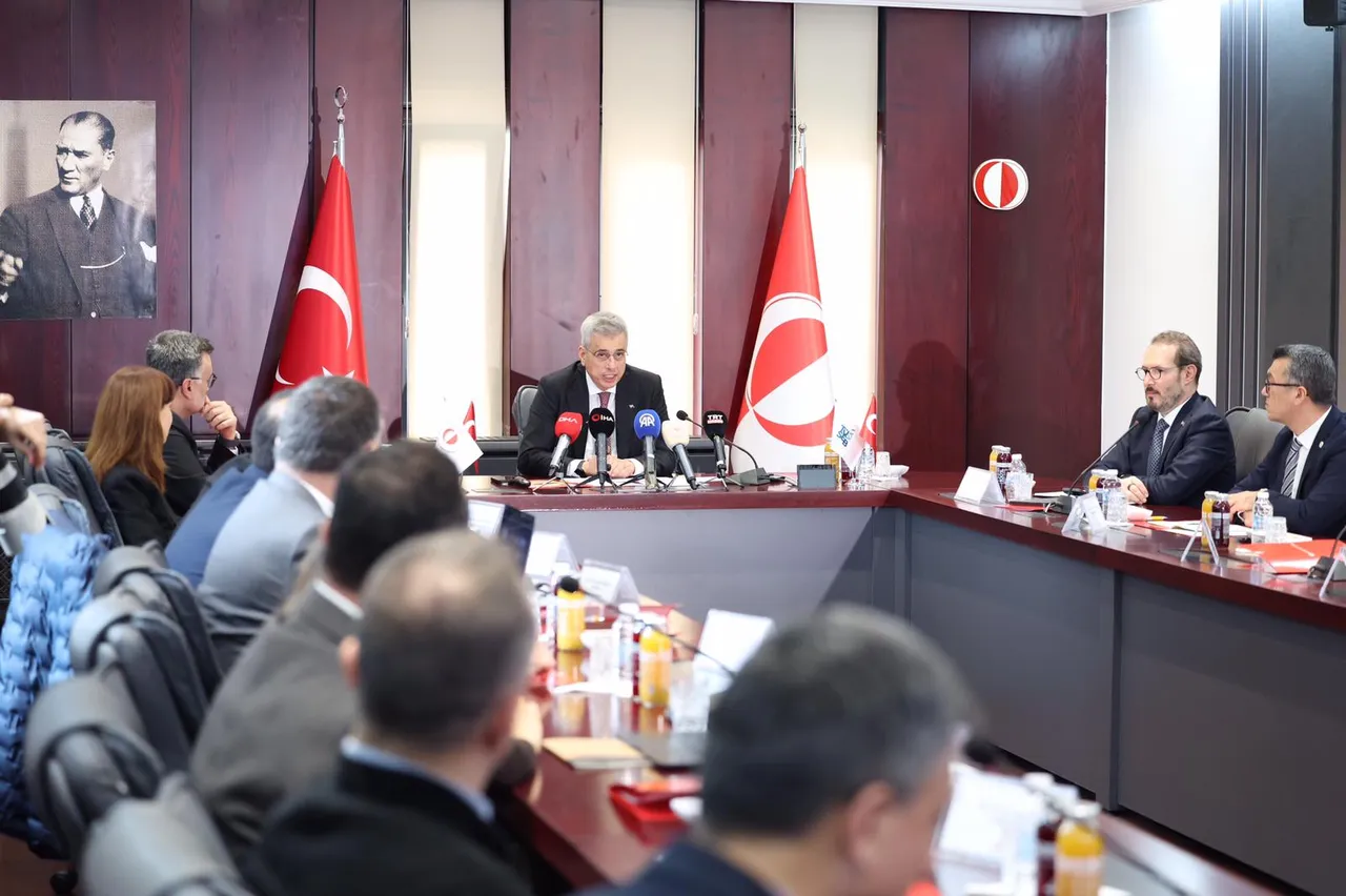 Bakan Memişoğlu: Sağlık sanayisi, savunma sanayisi gibi Türkiye’nin yüz akı olacak