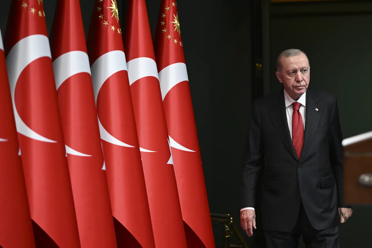 Cumhurbaşkanı Recep Tayyip Erdoğan, Cumhurbaşkanlığı Külliyesi'nde gerçekleştirilen Kabine Toplantısı sonrasında basın mensuplarına açıklamada bulundu.