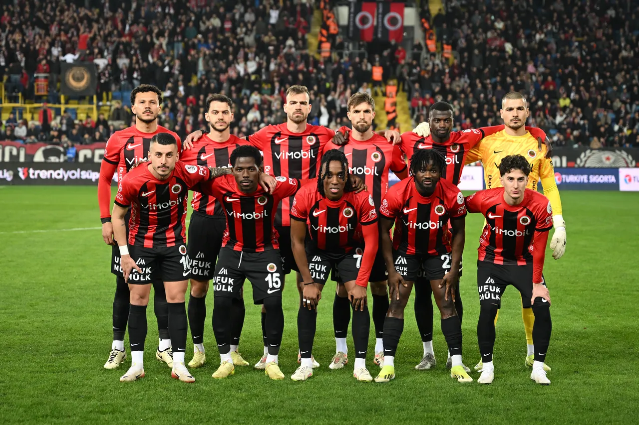 Gençlerbirliği, Süper Lig'de geride kalan 27 haftada topladığı 25 puanla 13'üncü sırada yer alıyor.