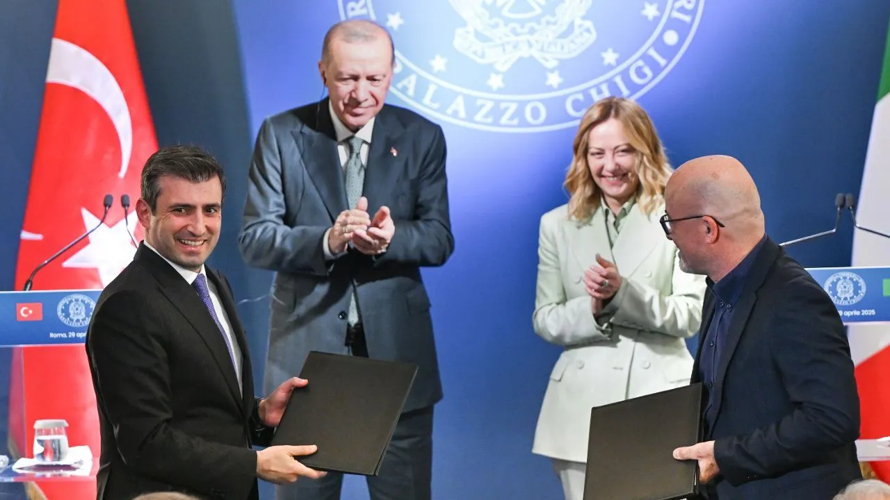 İtalyan Bakan Ankara’da ilan etti: "Baykar ile el sıkıştık, Avrupa’nın en büyük İHA platformu hayata geçiyor"