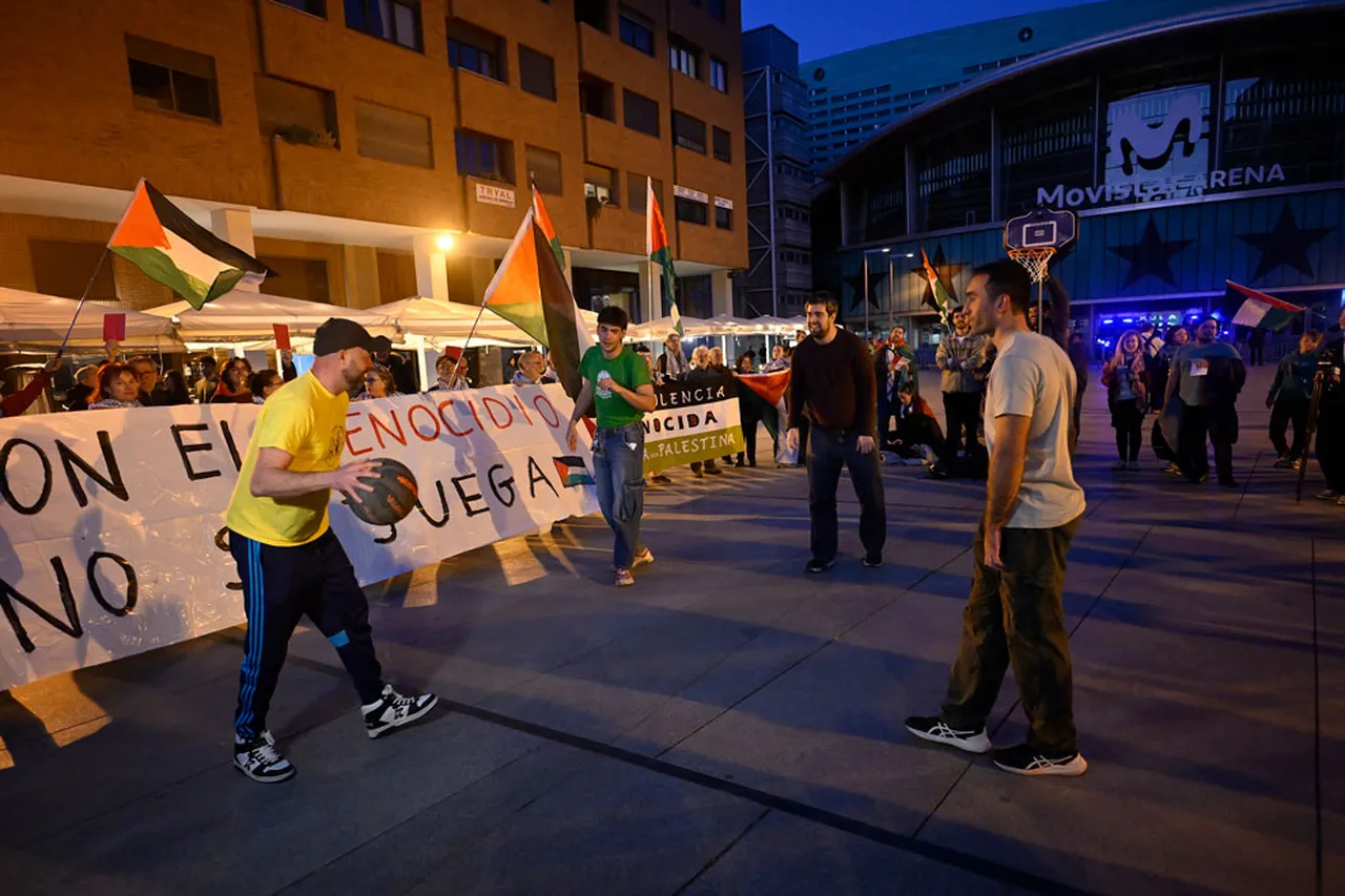 Real Madrid maçı öncesi İsrail ekibi protesto edildi