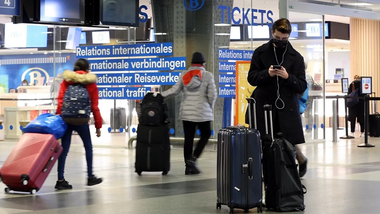 Şüpheli paketler ulaşımı felç etti! 300 tren seferi iptal edildi
