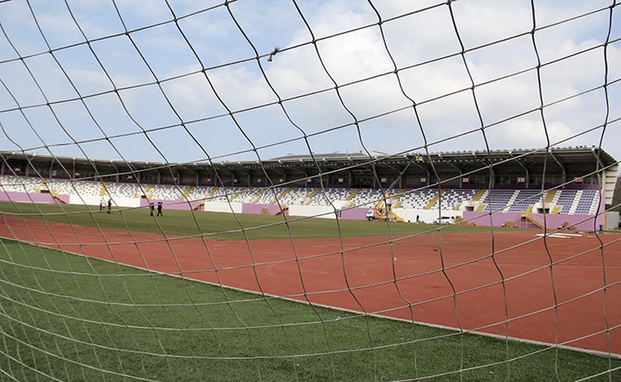 10 bin kapasiteli statta yenileme çalışmaları sürüyor.