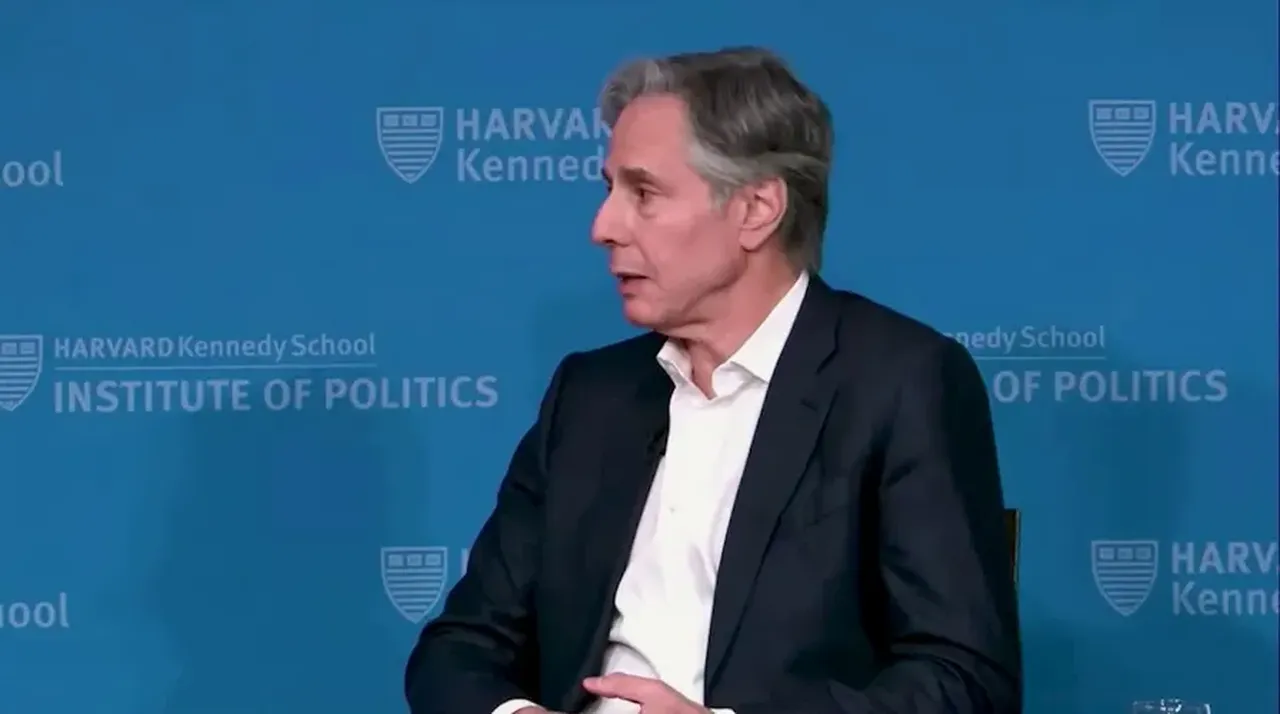 Ölen çocukların isimleri okunurken Blinken "Bu mirasla yaşayacağım" dedi.