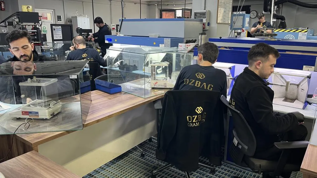 Altın talebine yetişmek için 16 saatlik mesai! Gece gündüz üretiyorlar