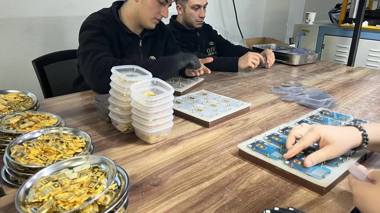 Altın talebine yetişmek için 16 saatlik mesai! Gece gündüz üretiyorlar