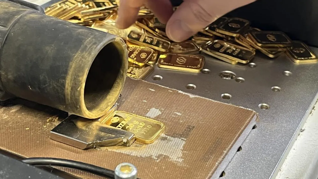 Altın talebine yetişmek için 16 saatlik mesai! Gece gündüz üretiyorlar