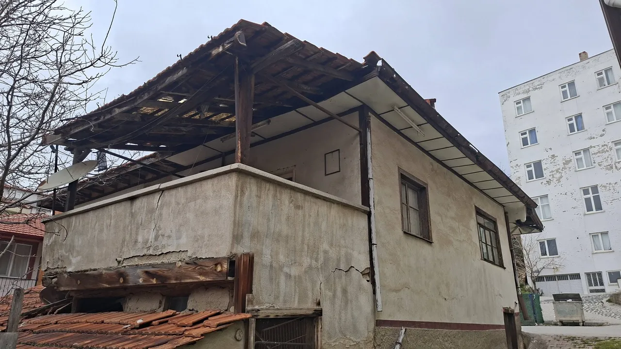 Hepsi 50 yıllık! 72 tane var, bir ilçe diken üstünde: Her an yıkılabilir