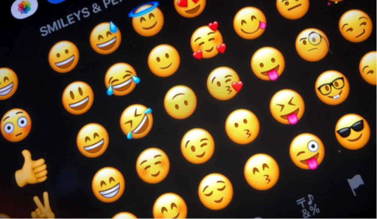 iPhone'lara 'kanım dondu' emojisi geldi! Son güncellemeyle 8 yeni emoji eklendi