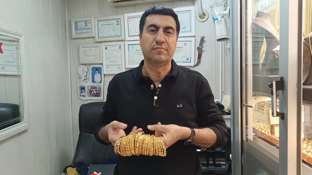 Kuyruklar uzadı, fiyatlar oynadı! İslam Memiş’ten altın yatırımcısına net tavsiye