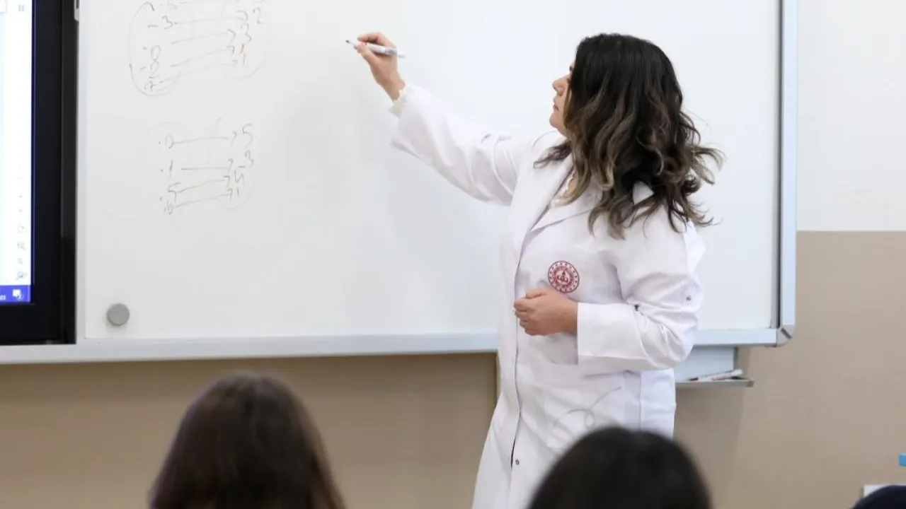 Öğretmenlerin alan değişikliği başvuru takvimi belli oldu! Alan değişikliği 2026 kılavuzu yayımlandı