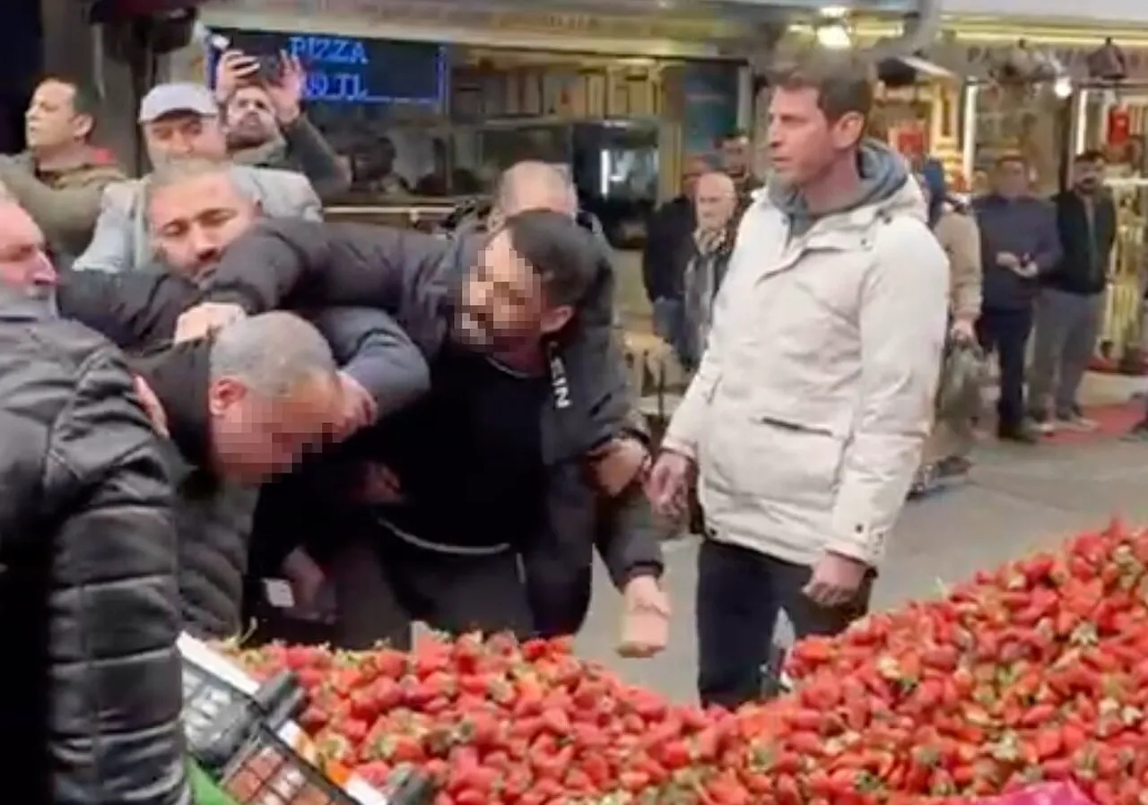 Sakarya'da zabıta ekiplerine çirkin saldırı! Çilek arabasına el konulunca ortalık karıştı